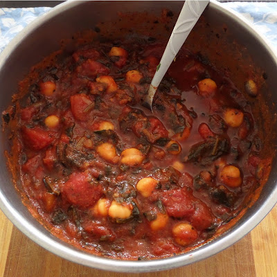 Simple Pasta Sauce:  A simple tomato pasta sauce with many variations.