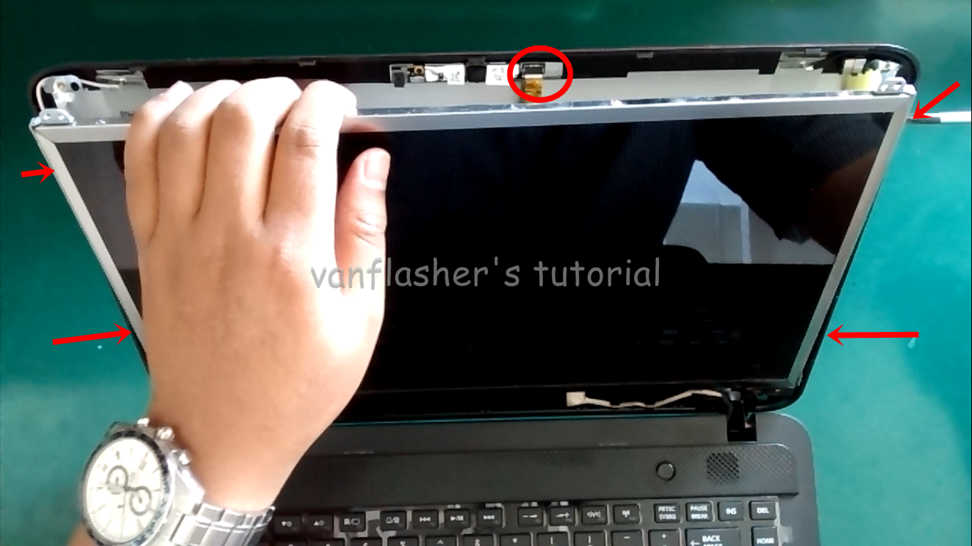 Melepas dan Mengganti Lcd Toshiba Satellite C800 C840 L840 M840