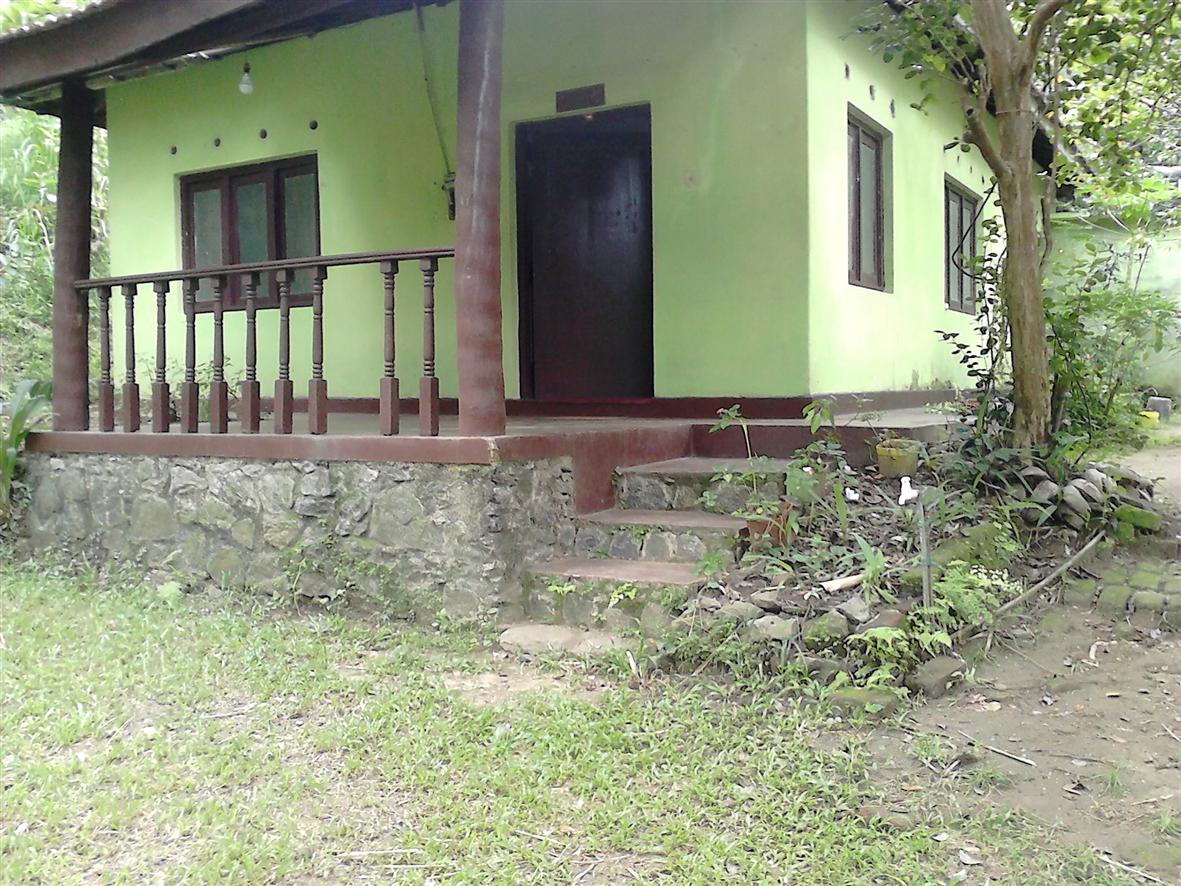 Side of the house - Kandy Land for sale