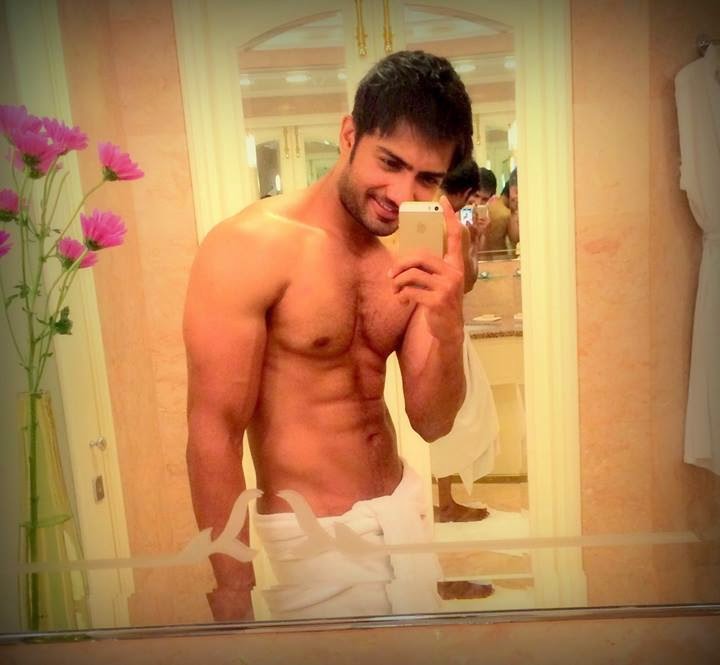 Shirtless Bollywood Men: Mohammad Naazim