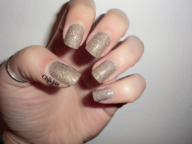 China Glaze - I'm not a lion - CON top coat - foto con flash