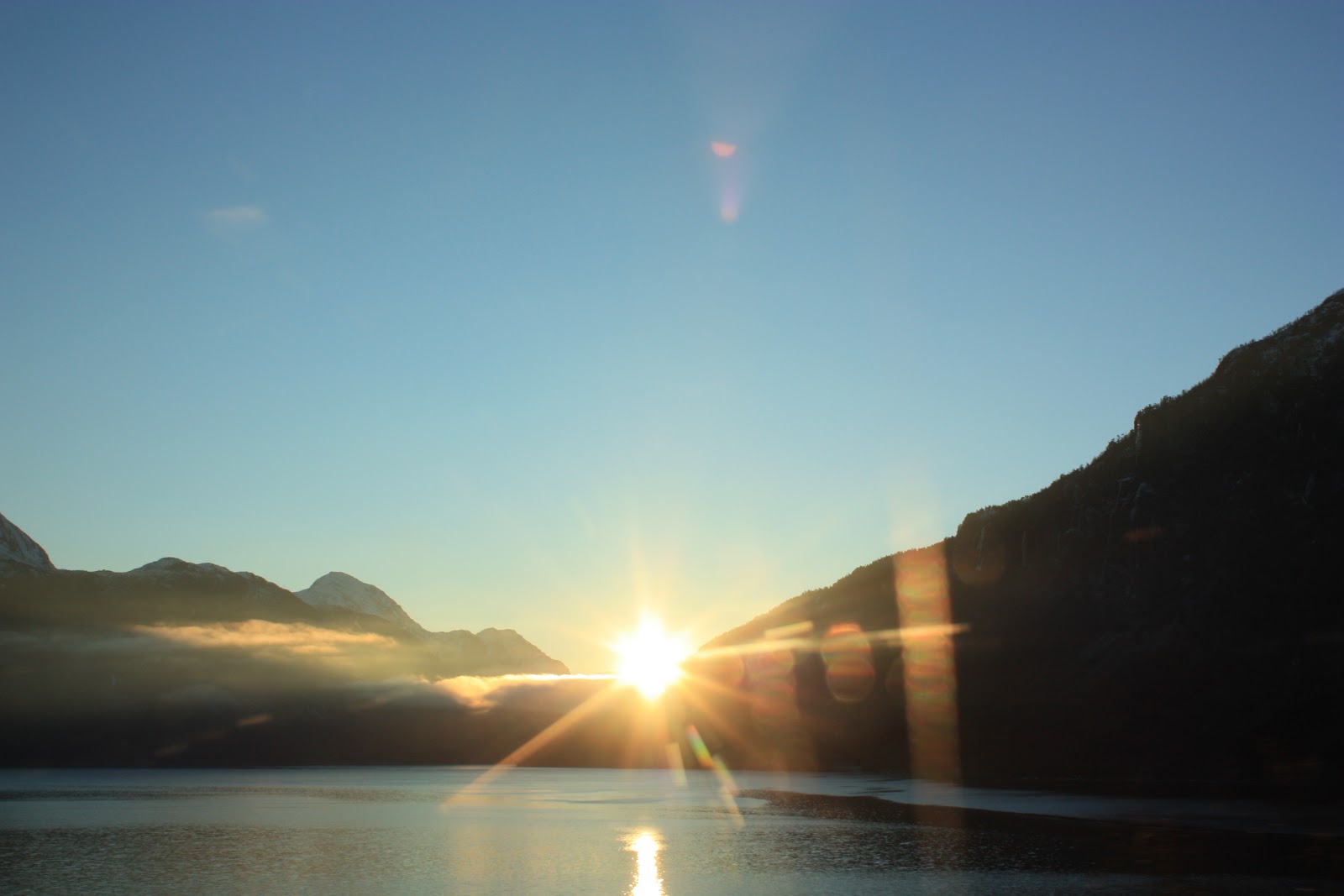 ... around a bend and, VOILA! A gorgeous Norwegian sunrise (10:45am