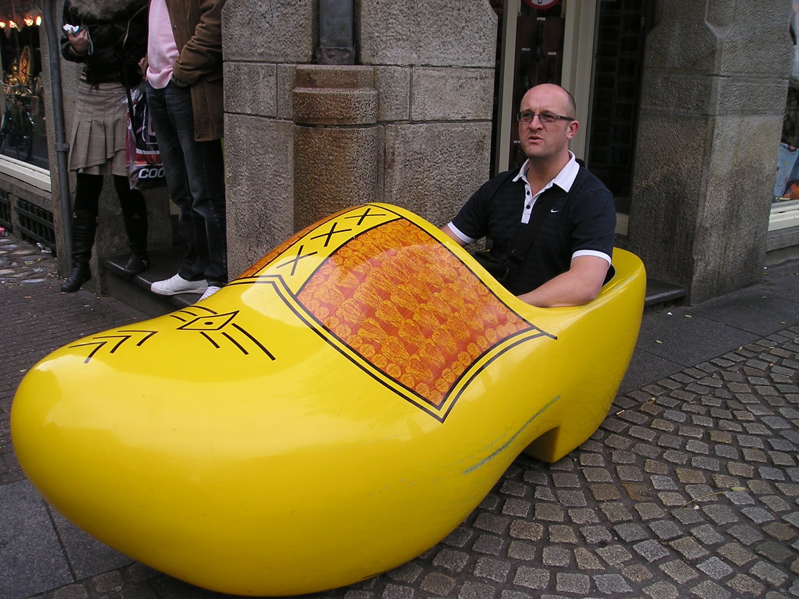 wear a snazzy pair of clogs