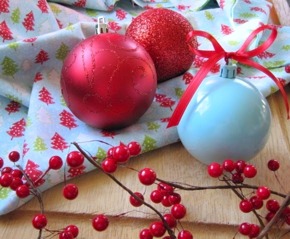 Sew Many Ways&hellip;: Spray Painting Christmas Ornaments…Old to New