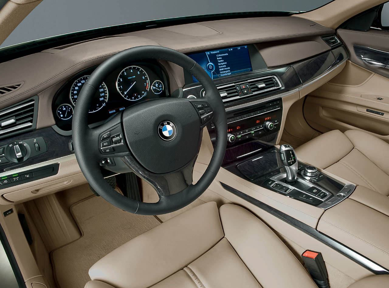 2009%2BBMW%2B7-Series[%2Binterior.jpg