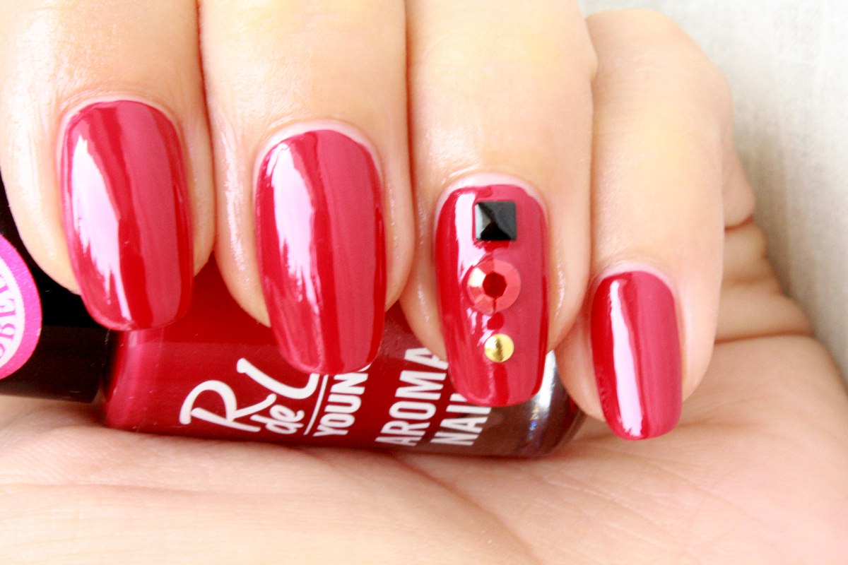 My List Of. [ Review ] Rival de Loop Young Aroma Nails Waldbeere