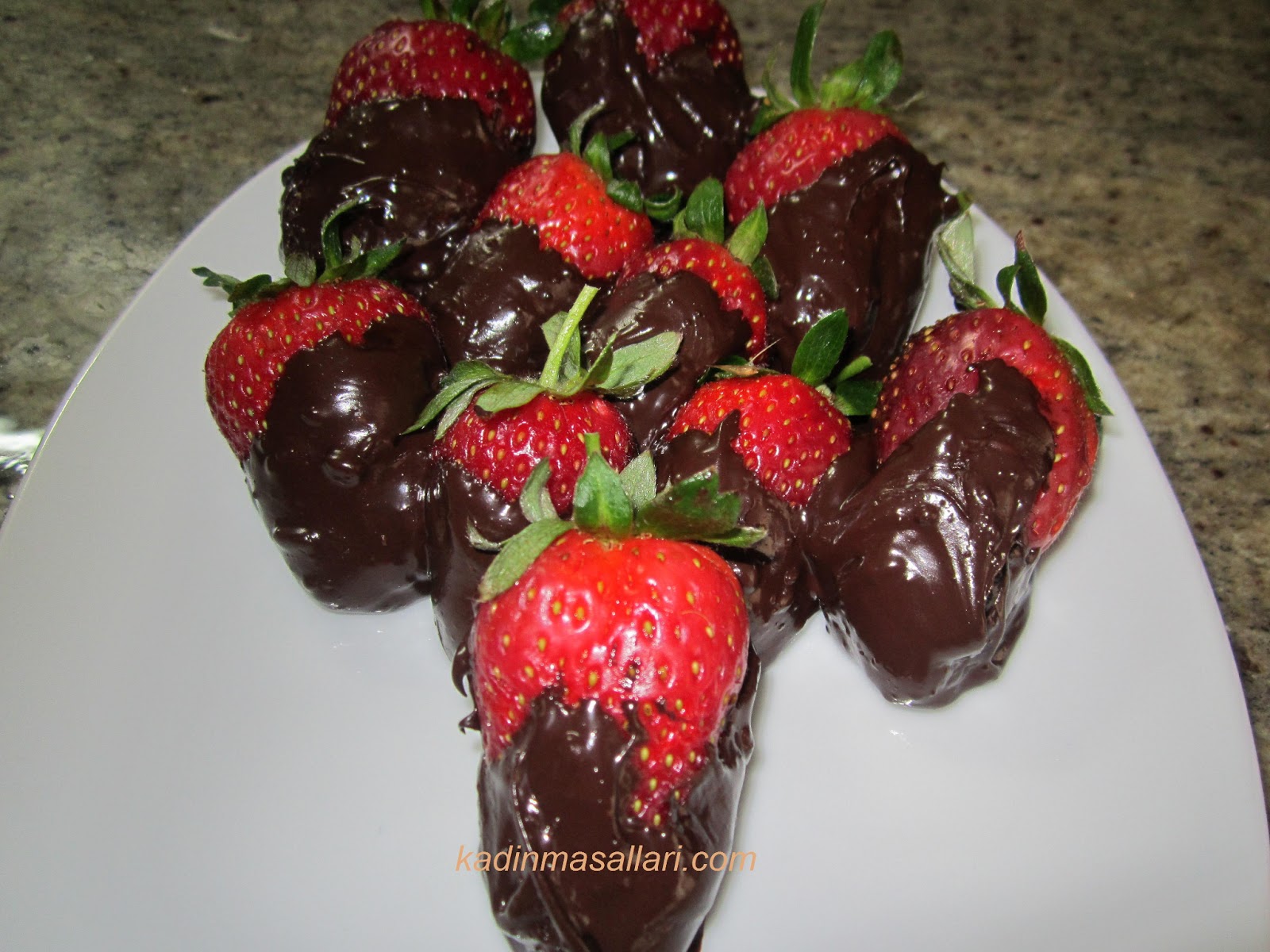 Çikolata Kaplı ÇilekKadın Masalları