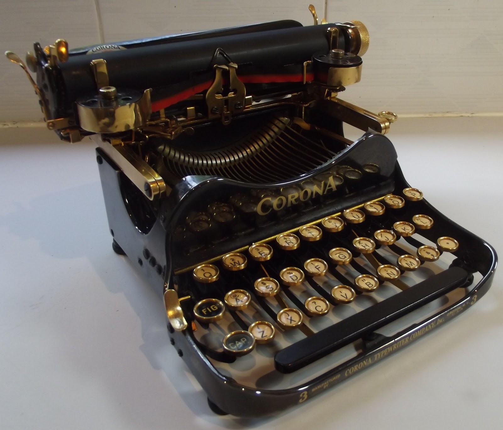 oz.Typewriter GoldPlated Corona 3 Portable Typewriter