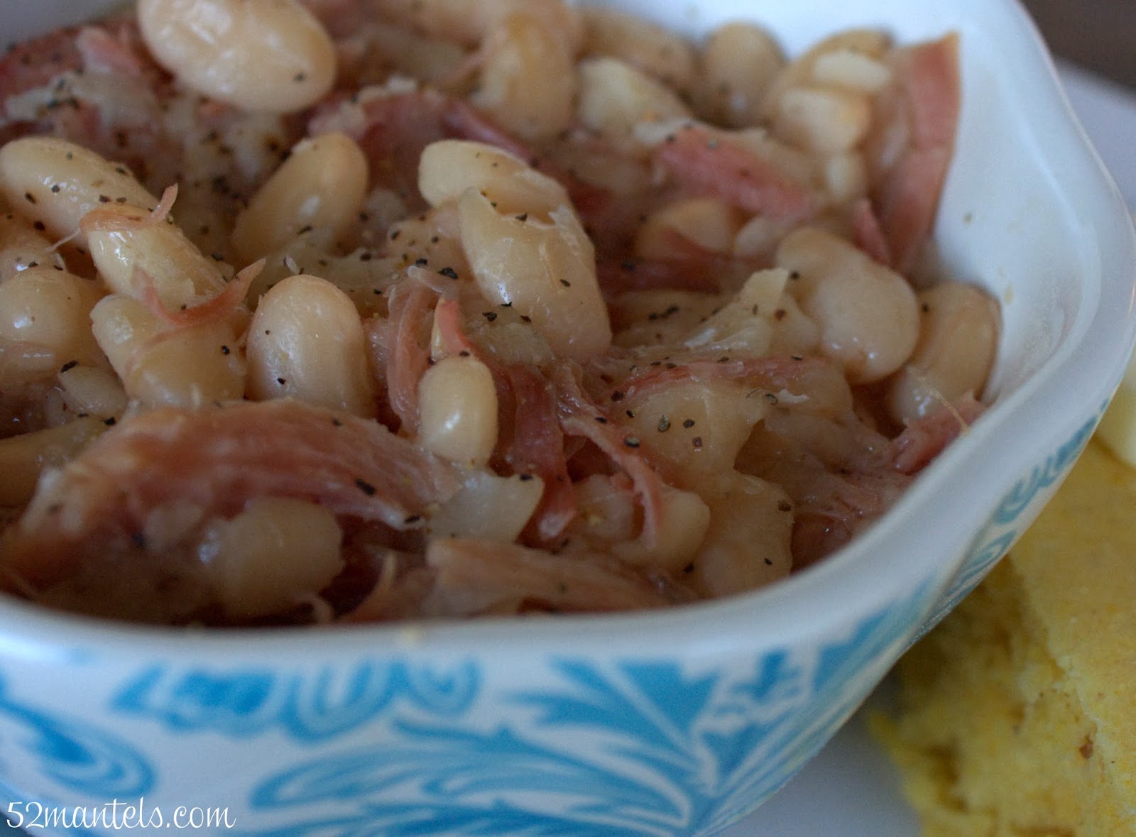 52 Mantels Skillet Bacon Cornbread & CrockPot White Beans & Ham {Recipes}