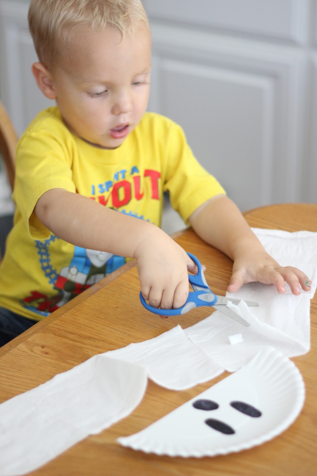 Toddler Approved! Paper Plate Ghost Craft for Preschoolers