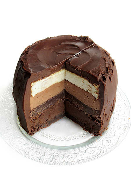 Totally chocolate ombre cake tinascookings.blogspot.com Totally chocolate ombre cake tinascookings.blogspot.com