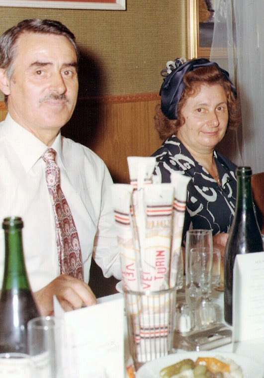 Carlo Narratone con la moglie Maria in un ristorante a festeggiare il matrimonio della figlia Rita