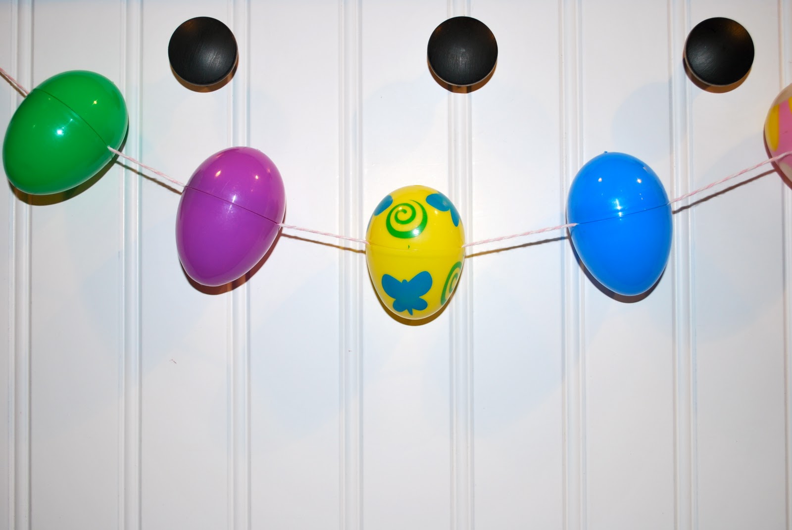 Family Volley FAMILY FUN FRIDAY Easter Egg Garland!