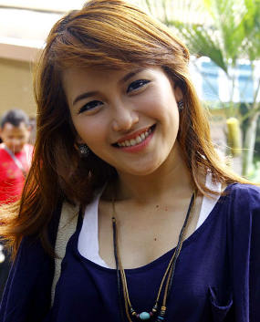 Ayu Ting Ting Tak Kuat