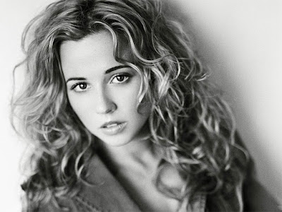 TV Actress Linda Cardellini  Young Gallery