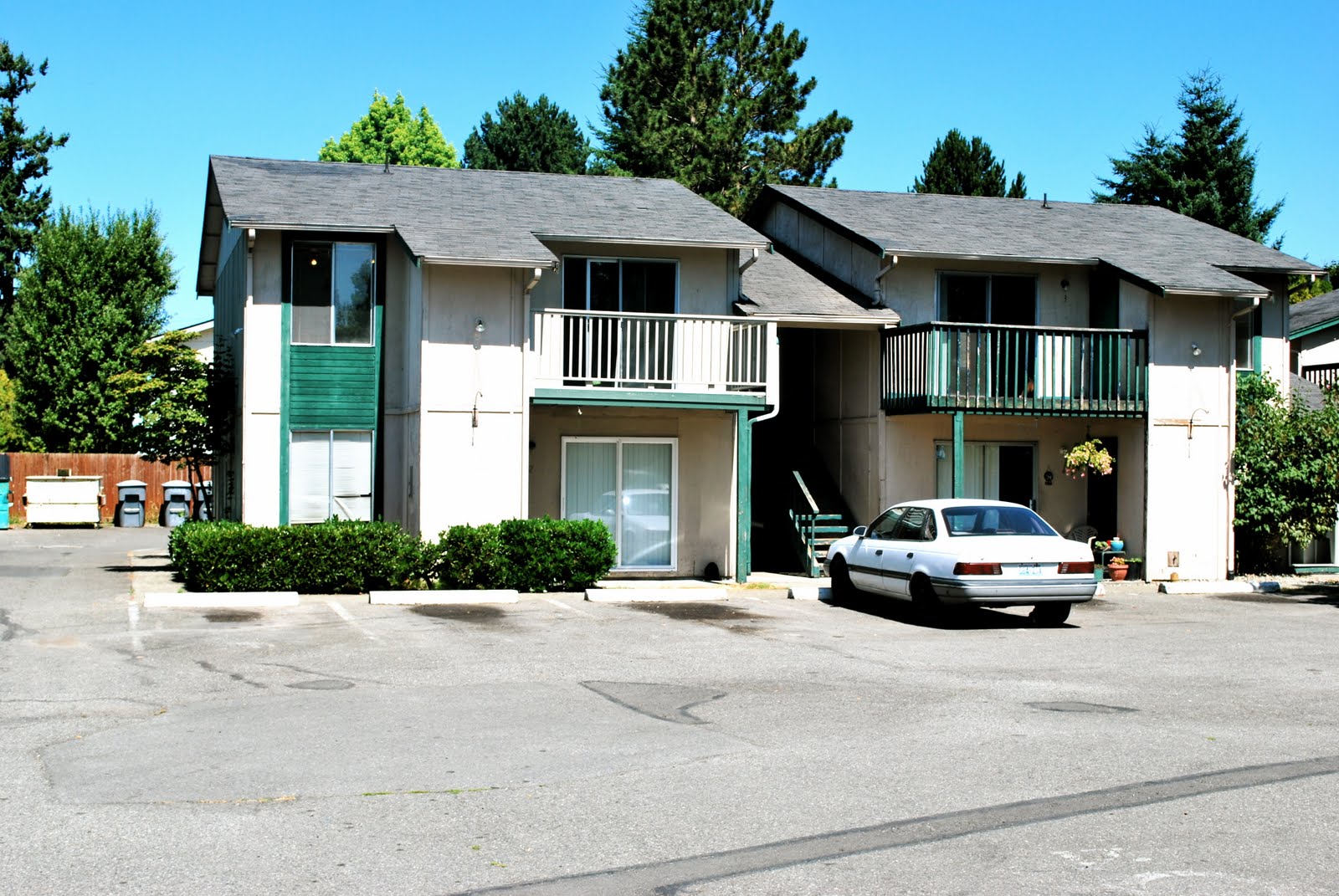 Gig Harbor Villa, Whitworth, and Squire Apartments: SQUIRE