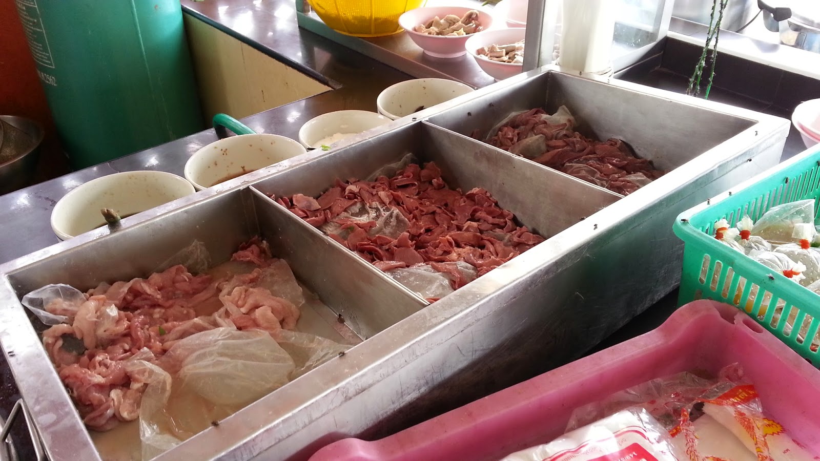 LoLoEatable Tom Lued Moo Chek Chun All Day Pork Blood Soup