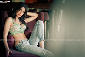 Anushka Sharma hot
