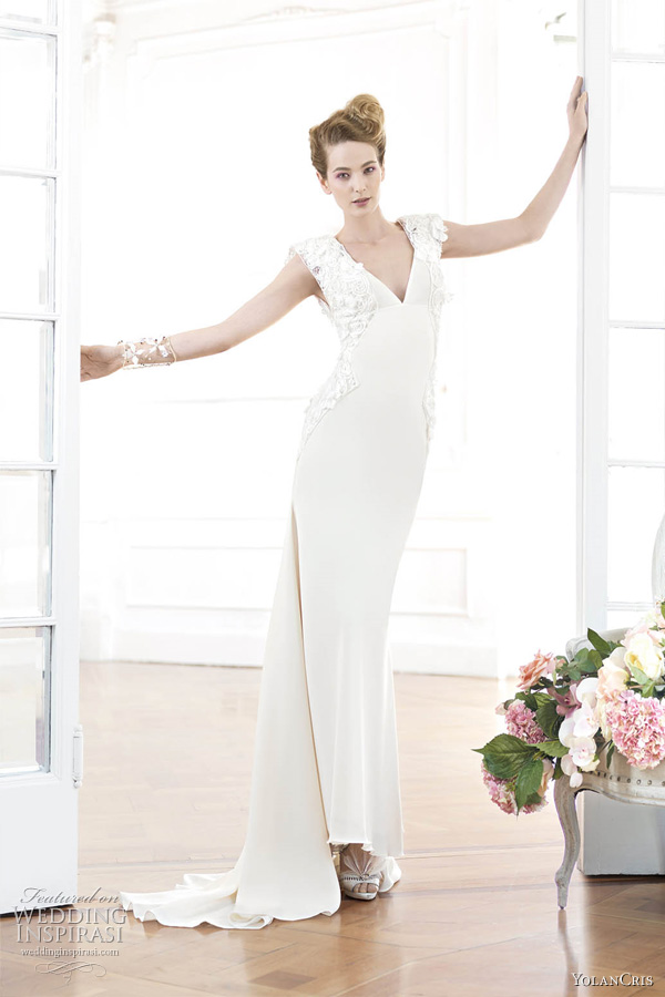 best wedding dress for small chest