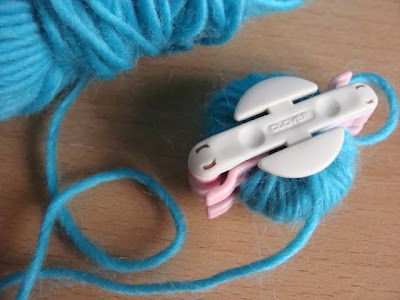 making pom poms with clover pom-pom maker small