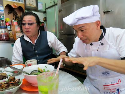 Lu San 卢山 Hainanese Curry Rice at "Muar Glutton Street 贪吃街", Johor Hainanese-Curry-Rice-Muar-Johor