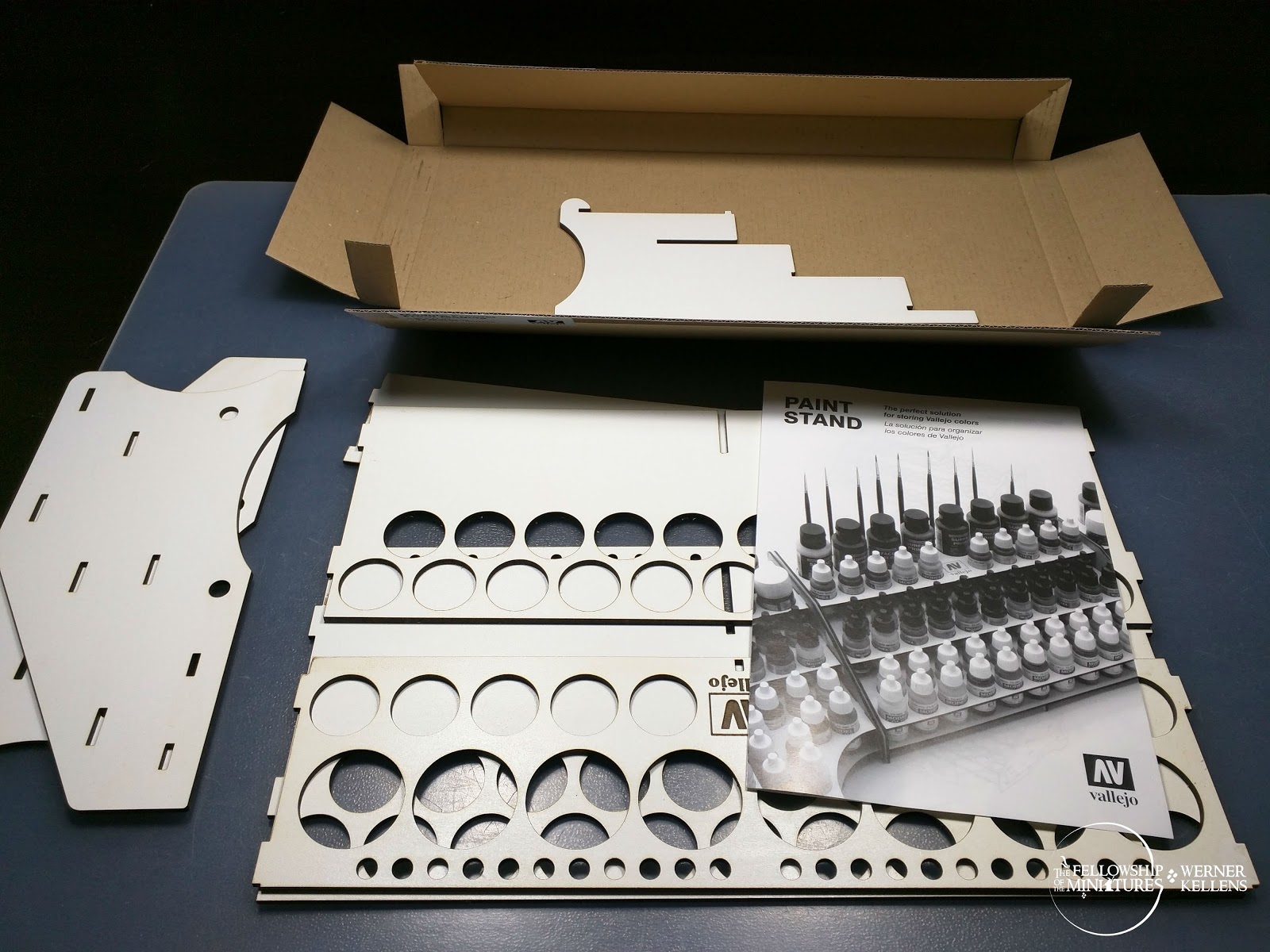 The Fellowship of the Miniatures Unboxing and review Vallejo Paint stand