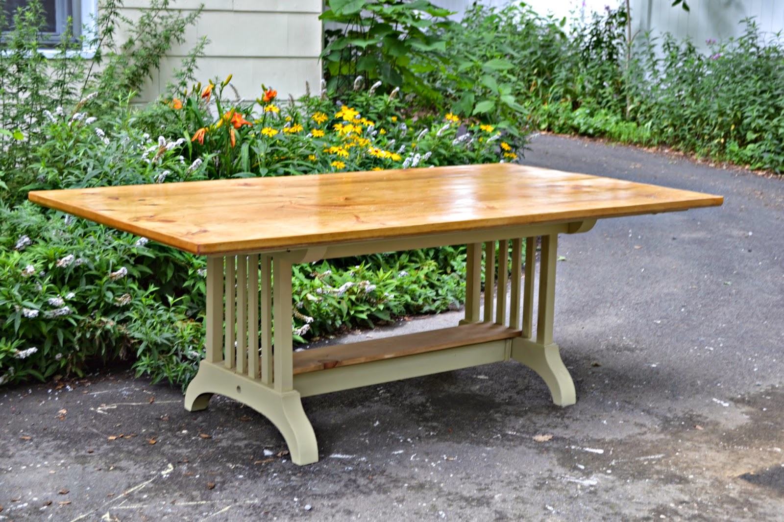 Heir and Space A Harvest Table Dining Set