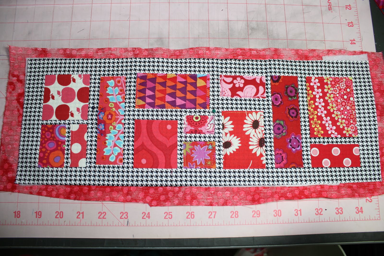 APPLIQUE TODAY Ticker Tape Quilt