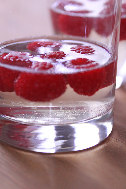 Raspberry Champagne Jello 'Drinks' | sweetpeasandsaffron.com