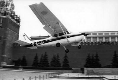 Mathias Rust: o piloto alemão que invadiu a União Soviética em um Cessna  Mathias+Rust+06