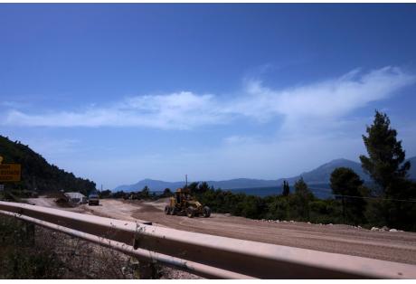 Φτιάχνονται λάμπες και καθαρίζονται δρόμοι   Παρεμβάσεις στο οδικό δίκτυo   Δυτική Ελλάδα