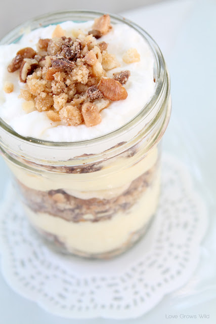 Banana Cream Pudding Parfaits: nine delicious layers of crunchy, creamy, banana dessert served in a jar!