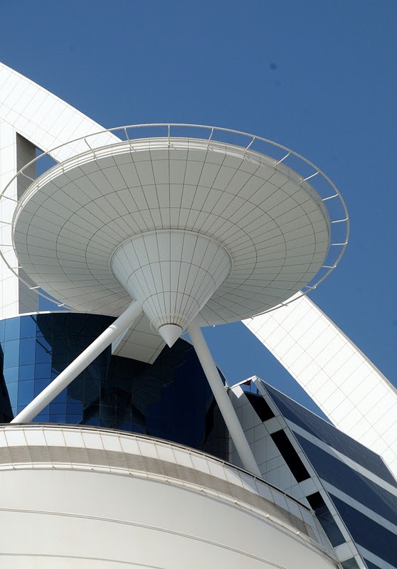 Dubai+tower+tennis+court