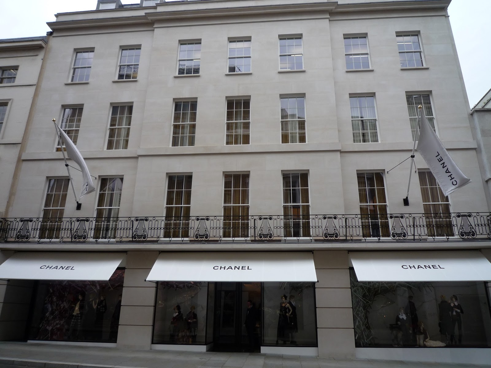 Coulda Shoulda Woulda: 26 Old Bond Street - The biggest Chanel boutique in  the world