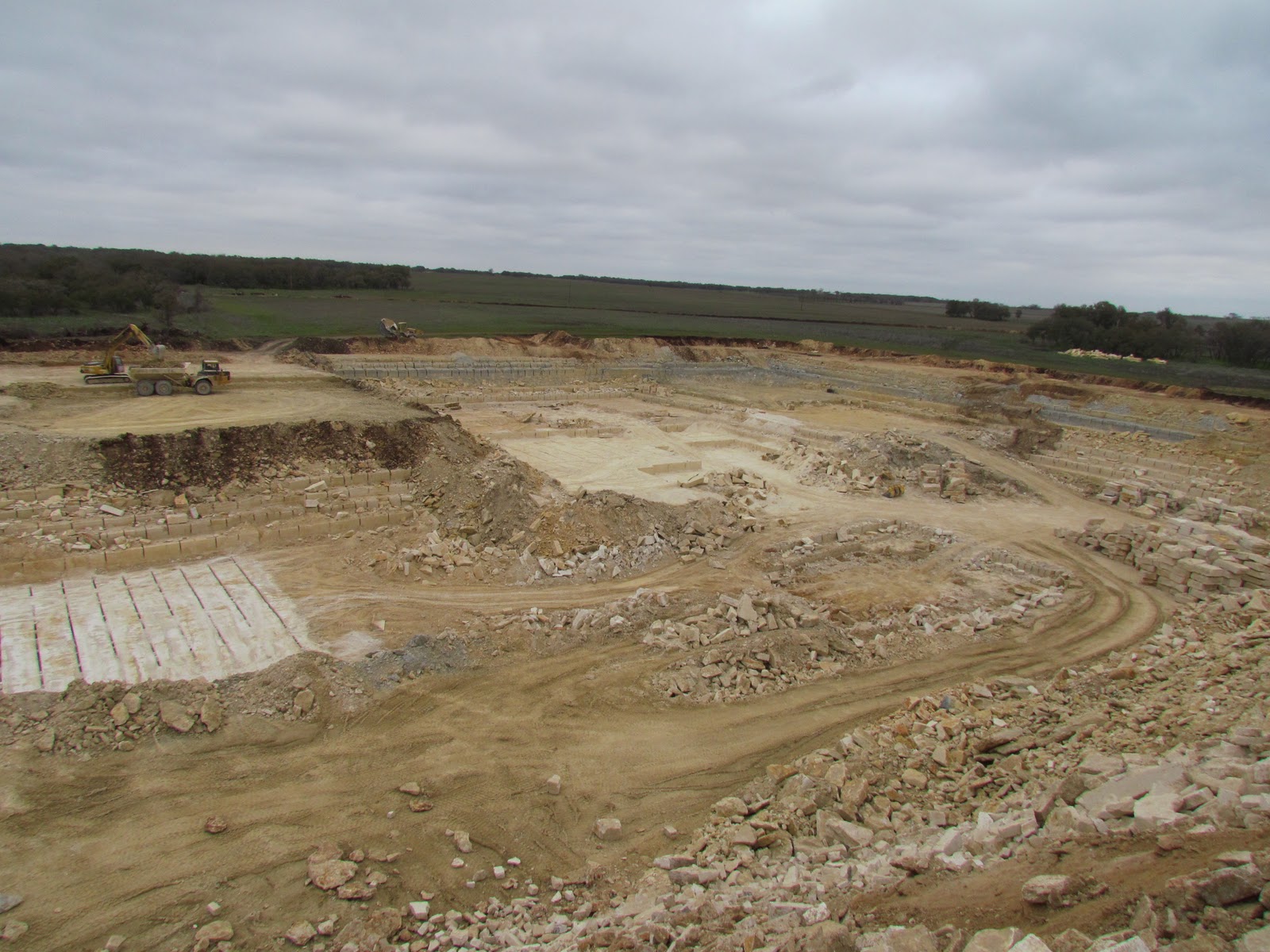 Austin White Limestone in Flagstone, Saw Cut and Chopped Aguado Stone