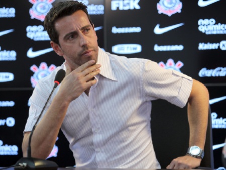 Contratações do Corinthians estão sendo tocadas por Edu, Roberto e Andrés
