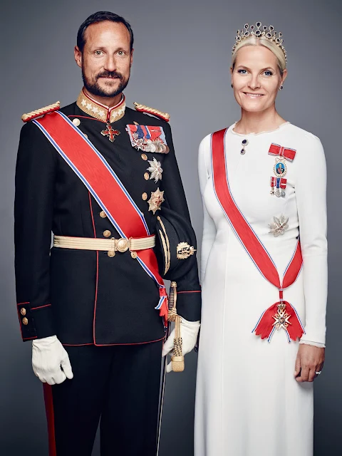 New official photographs of the Norwegian Royal Family have been released on the occasion of the King and Queen’s 25th anniversary of ascension to the Norwegian throne