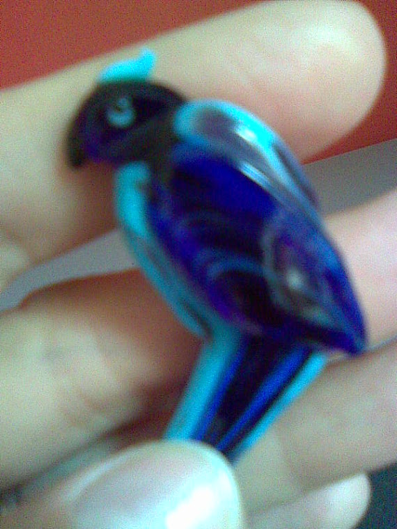 brooch-blue parrot, detail2