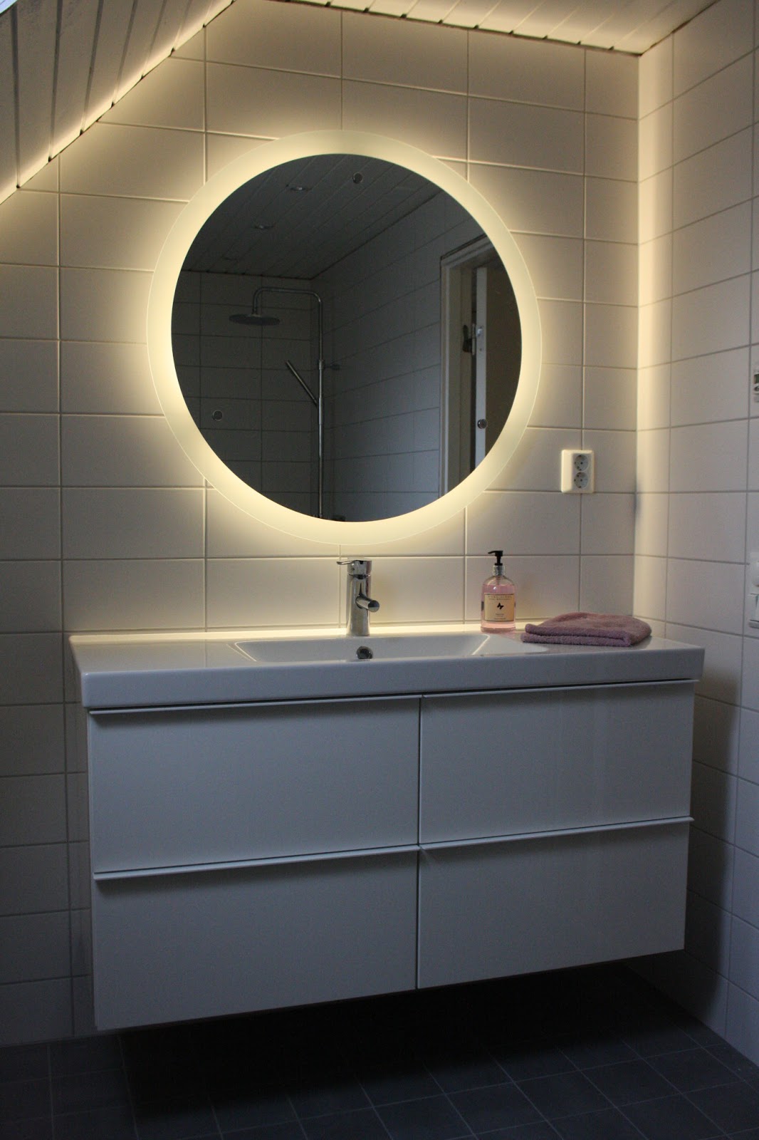 Badrum belysning spegel ~ xellen.com