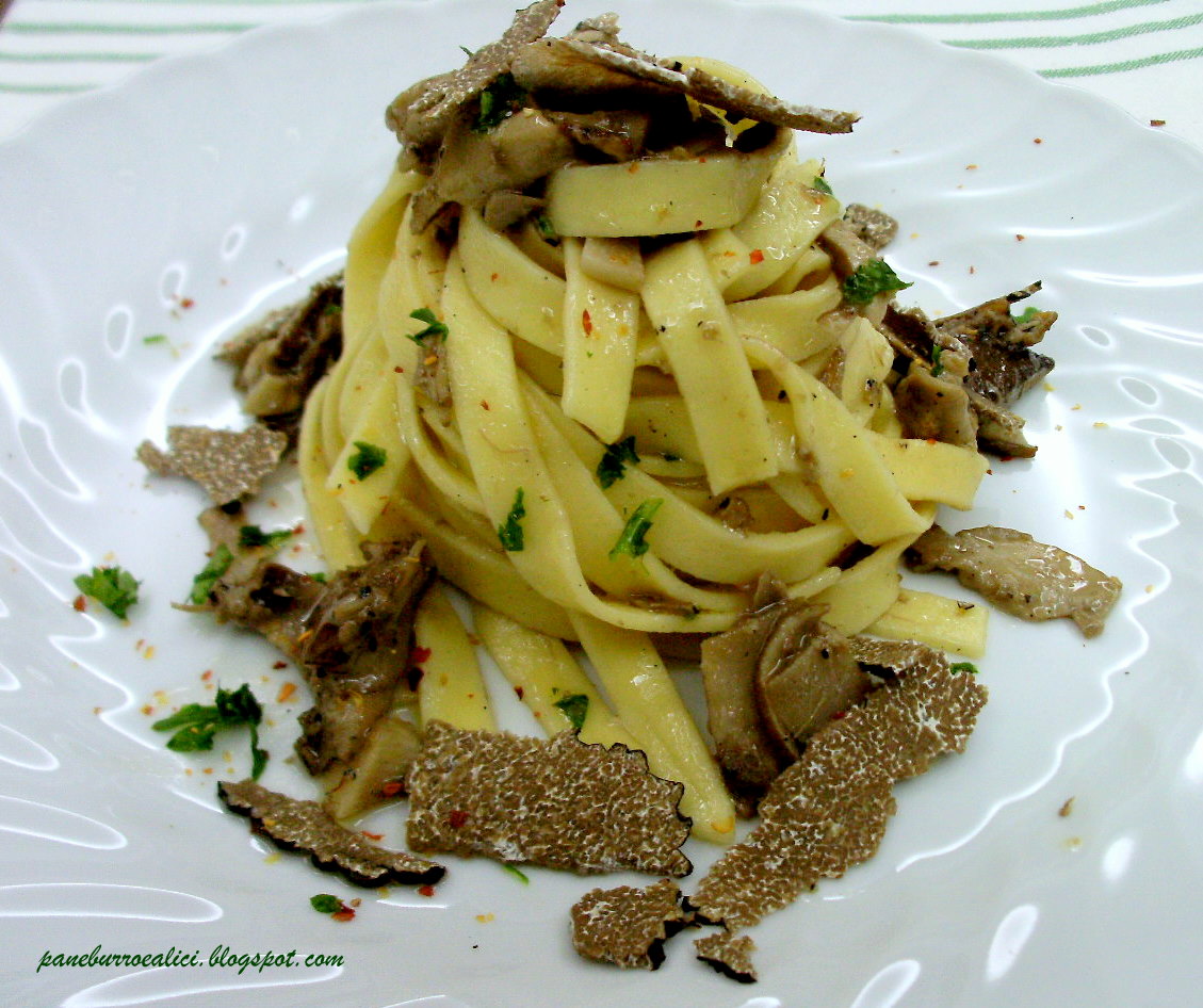 Pane, burro e alici Fettuccine con funghi porcini e tartufo