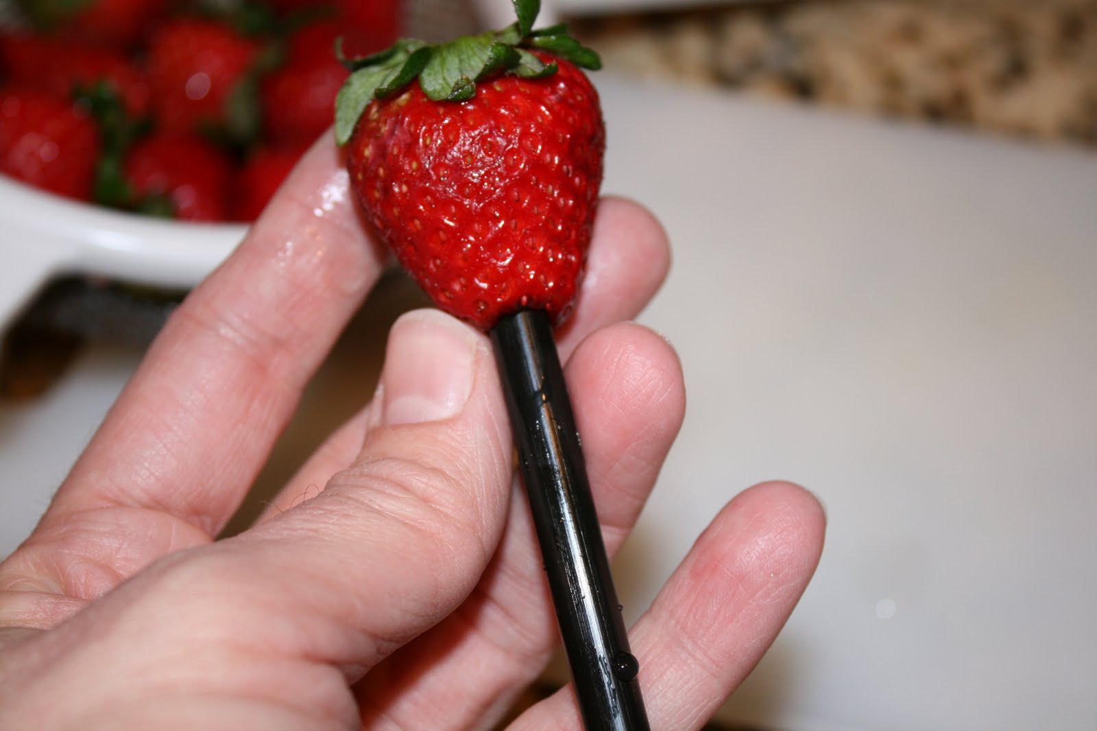 everything to entertain Easy Way To Hull A Strawberry