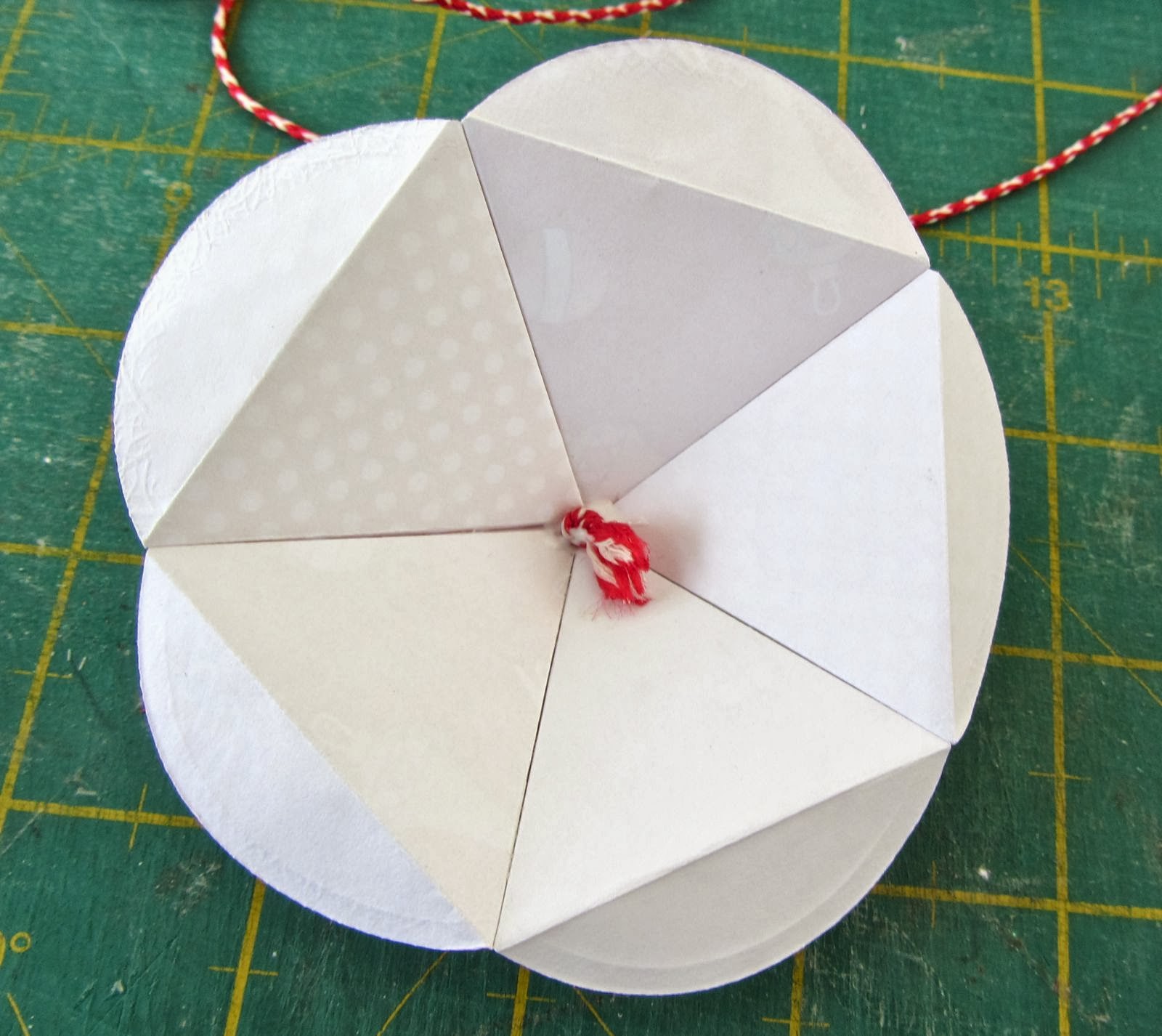 Polkadoodles Crafting Challenge: Tutorial - Paper Bauble