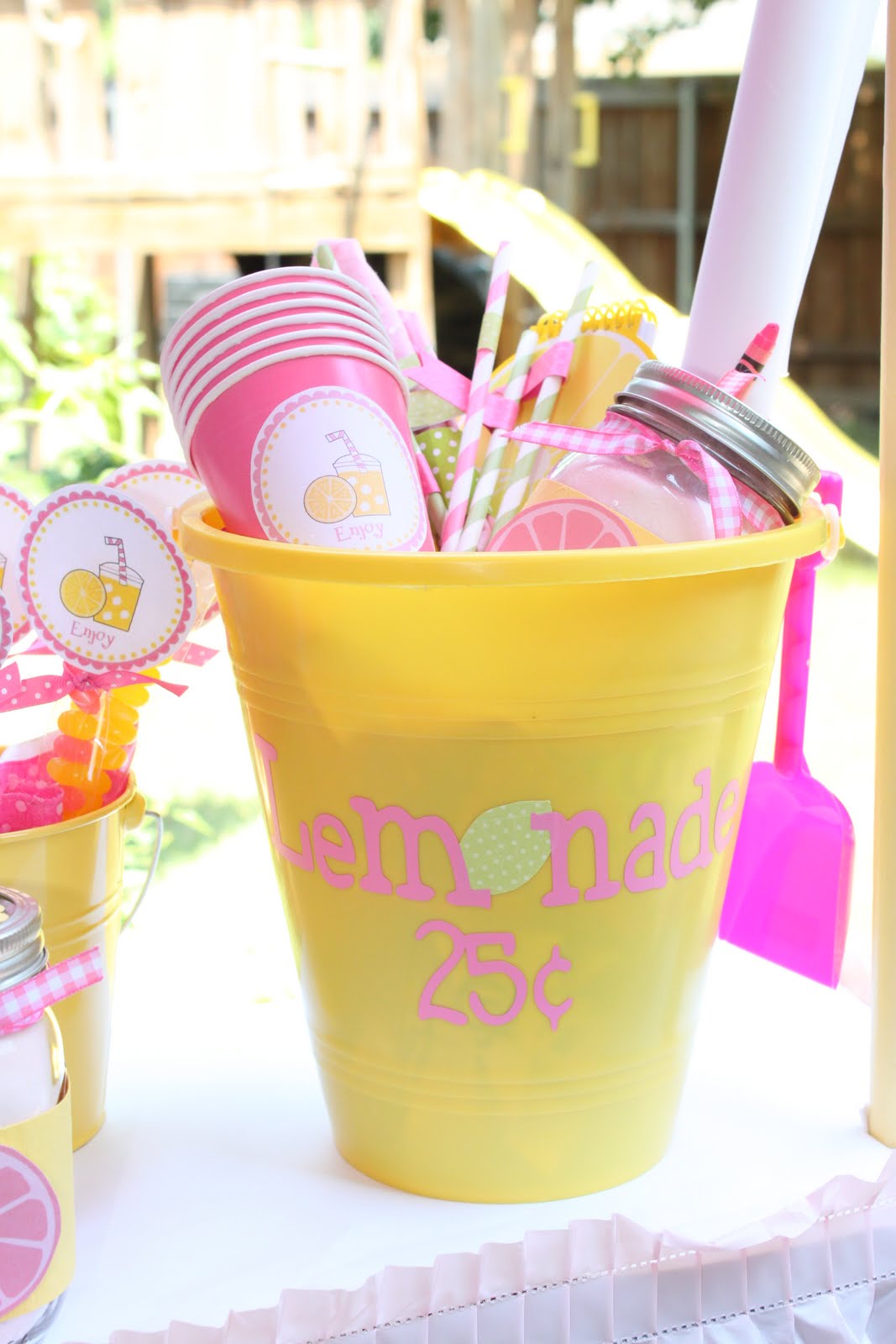 Lemonade Stand Kit {FREE Printable} and Summer Camp Link Up Party