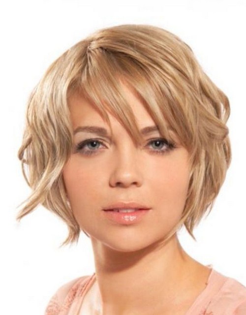 Short Medium Blonde and Brown Hairstyles Ideas for Young Women