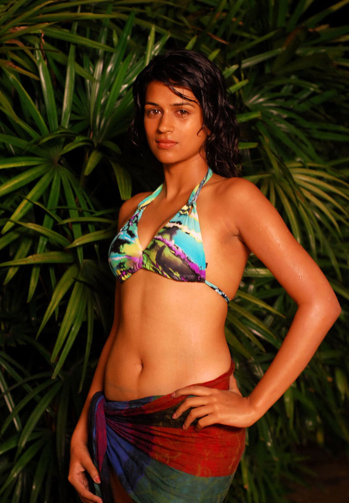 Shraddha Das’s Hot Bikini Must Watch.