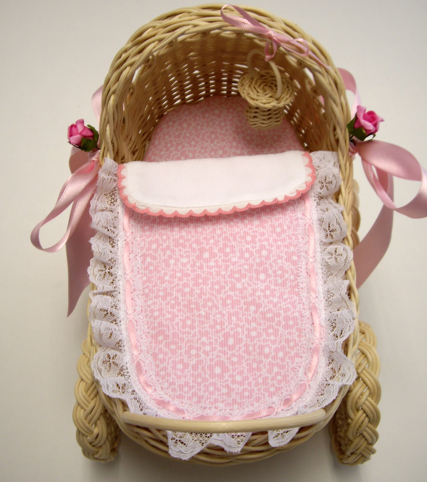 coche de mimbre para muñecas