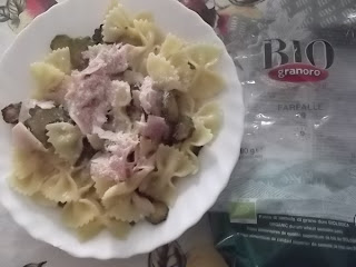 farfalle biologiche granoro con zucchine, prosciutto cotto e pecorino sardo