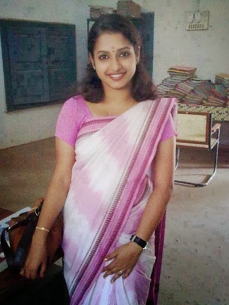 INDIAN HOT GIRLS IN SAREE