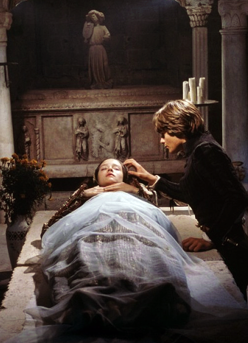 romeo and juliet religious imagery The importance of act 1 scene 5 of romeo and juliet shakespeare wrote the play romeo and juliet in 1594 the play is set in verona, in northern italy. romeo and juliet religious imagery The importance of act 1 scene 5 of romeo and juliet shakespeare wrote the play romeo and juliet in 1594 the play is set in verona, in northern italy.