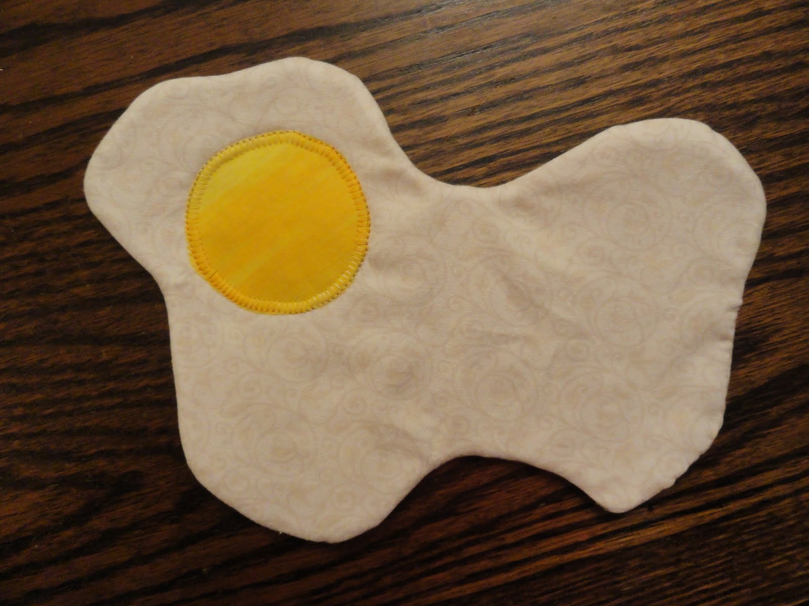 PAT'S PATTER FRIED EGG MUG RUG